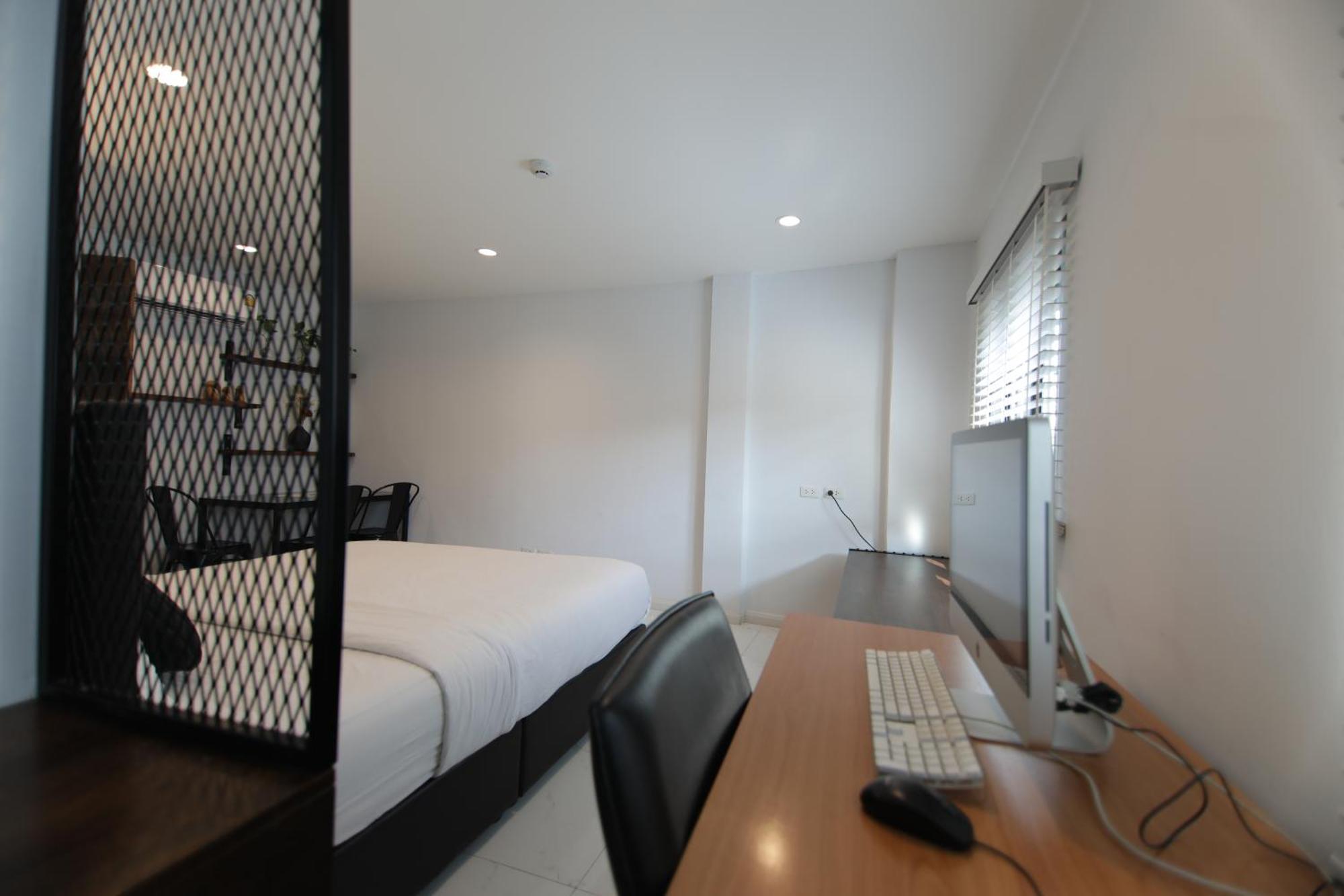 Wire Bangkok Prakhanong Екстериор снимка